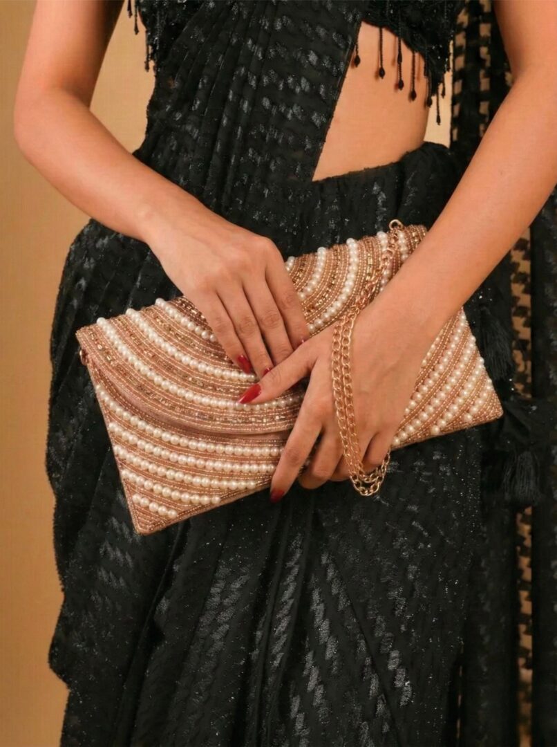 KVIN IXIA: Rose Gold Hand-Beaded Pearl Envelope Clutch with Detachable Chain - Image 3